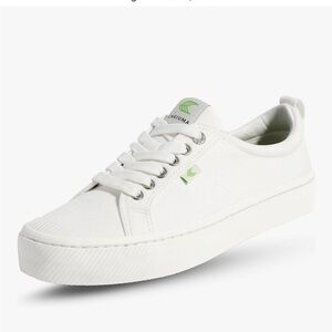 Cariuma White Canvas Low-Top Sneaker with Green Logo Accent